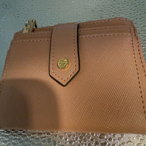 Elegant pale pink Anne Klein multiple pocket wallet. - Picture 2 of 10